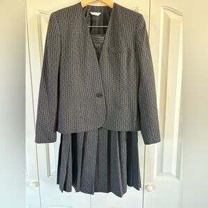 Vintage Gilmor Women's Suit Blazer & Skirt Size 8  Gray- 2 Piece Pleated Skirt